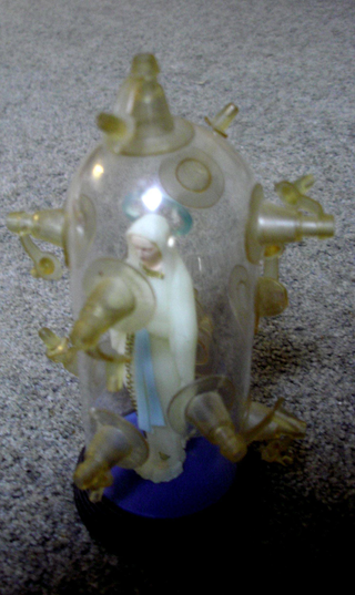 Collezione 1993 - 1995, Gabriele Picco
Salvagente, 1995
Madonna, plastica
diametro 6 cm, altezza 15 cm