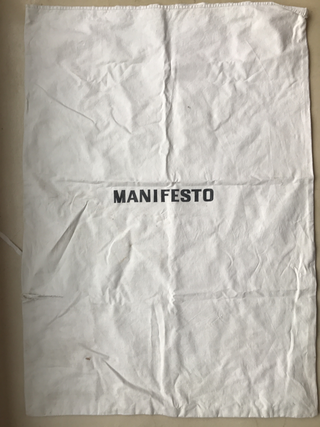 Collezione 1985 - 1992, Philip Li Chi Choi 
Manifesto per Viafarini, 1991
tessuto
70 × 100 cm