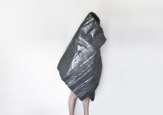 Collezione Ferrari 2010 - 2021, Gabriele Garavaglia
Invisibility Cloak, 2011
piombo, polietilene
100 x 250 x 125 cm