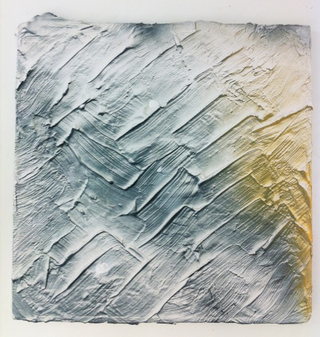 Collezione Ferrari 2010 - 2021, Jean-Baptiste Maitre
Stroke Pace (il ritmo della corsa), 2013
gesso su polistirolo espanso su cartone, pittura spray sigillata in acrilico e silicone
50 × 50 cm